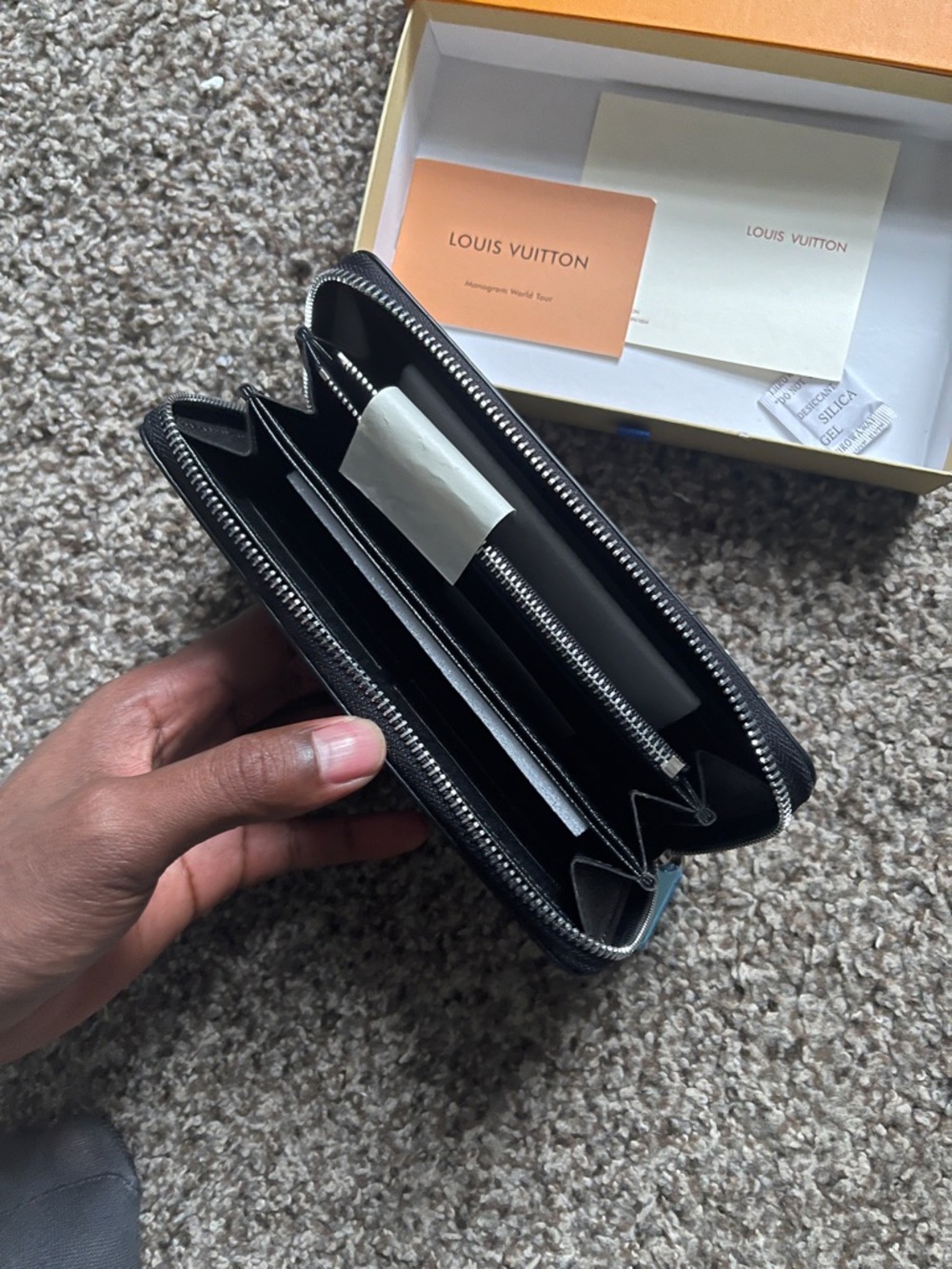 Louis Vuitton Damier Graphite Zip-Around Wallet with Box - Picture 2 of 3